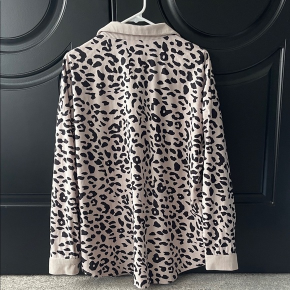 Leopard Print Button-Up Jacket - Picture 2 of 2